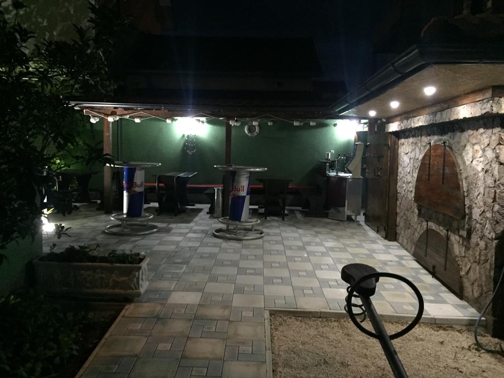 Apartments Vranes Tivat Exterior foto